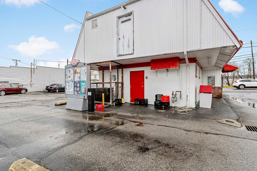 More Photos Of 321 N 4th St, Youngwood Freestanding For Sale