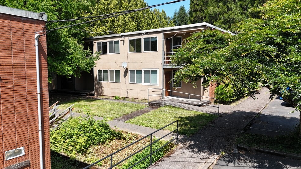 More Photos Of 2219-2231 SE 66th Ave, Portland Dormitory For Sale
