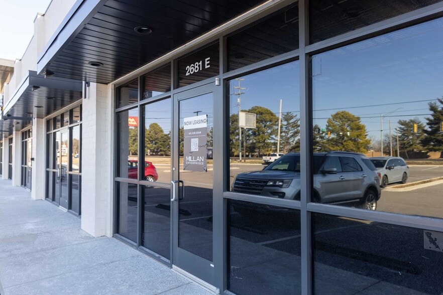 More Photos Of 106 Collier Rd, Clarksville Storefront Retail Office For Lease