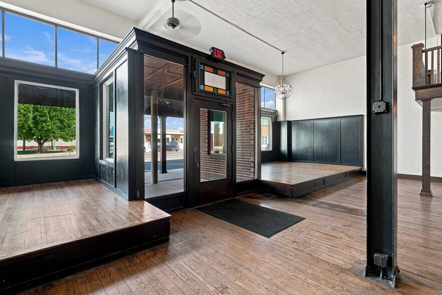 More Photos Of 204 S Broadway, Salisbury Specialty For Sale