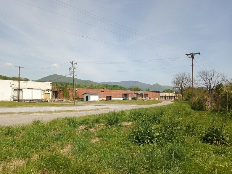 More Photos Of 1 Water St, Old Fort Distribution For Lease