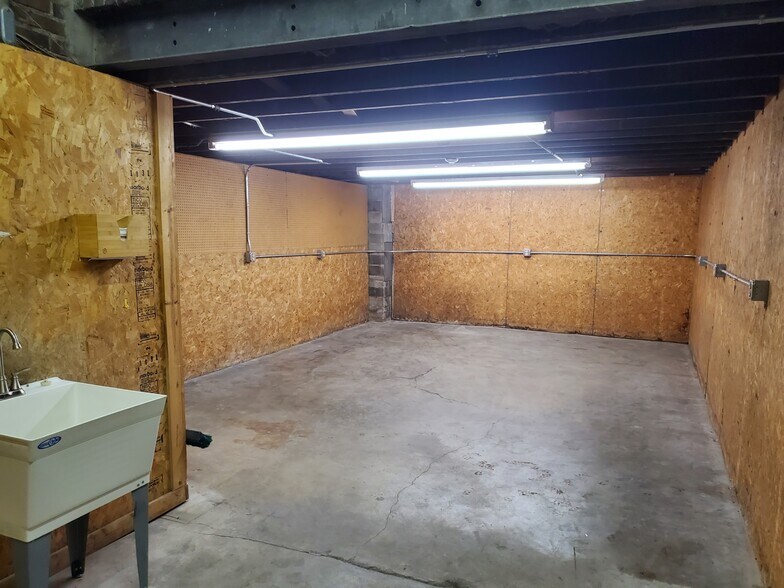 More Photos Of 802 Pierce St, Omaha Warehouse For Sale