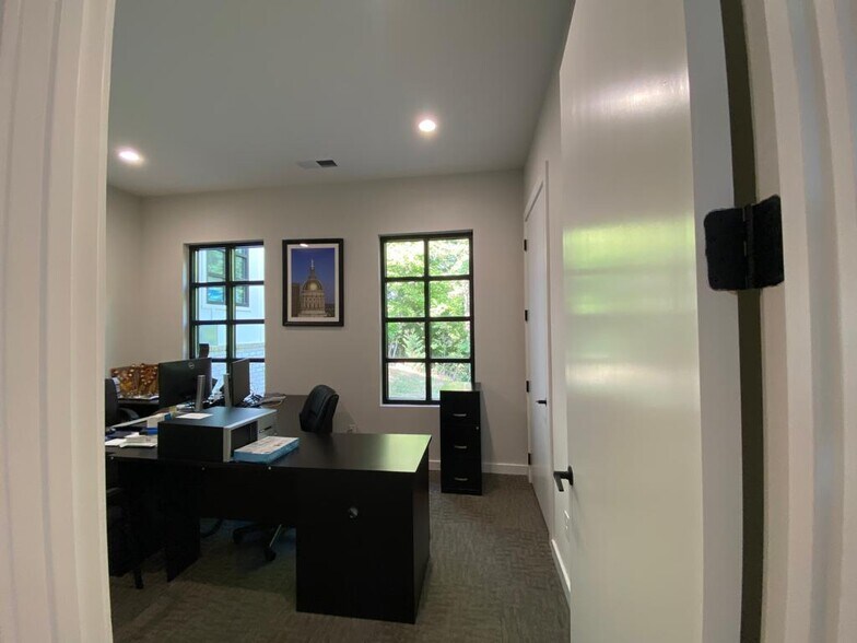 More Photos Of 6110 McFarland Station Dr, Alpharetta Medical For Lease