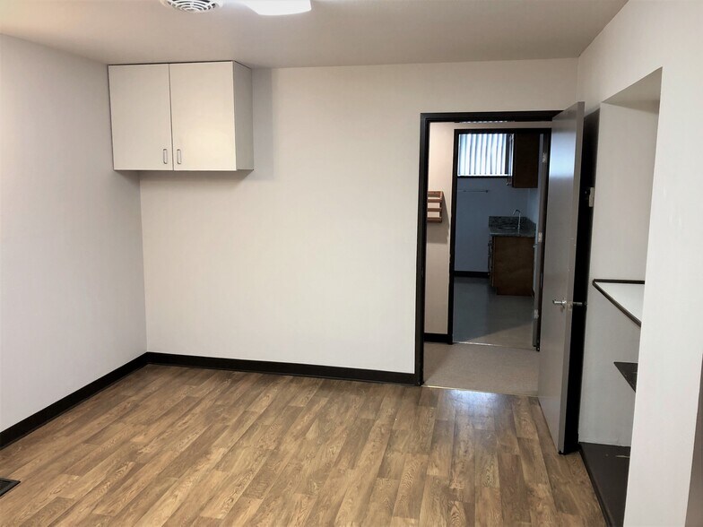 More Photos Of 19220 Mcloughlin Blvd, Gladstone Medical For Lease