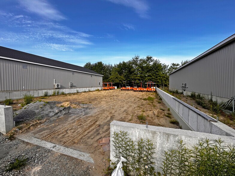More Photos Of 728 Main St, Richmond Self Storage For Lease