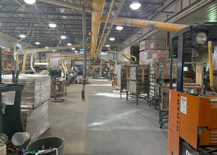 More Photos Of 50 Rue Notre-Dame, Berthierville Manufacturing For Lease