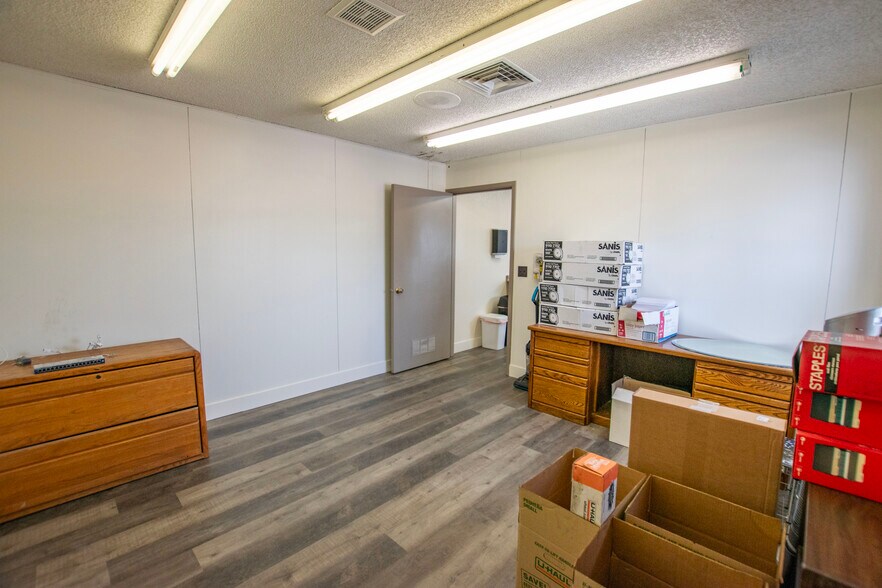 More Photos Of 519 W Western Ave, Avondale General Retail For Sale