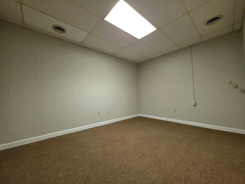 More Photos Of 404 St Andrews Dr, Greenville Office For Lease
