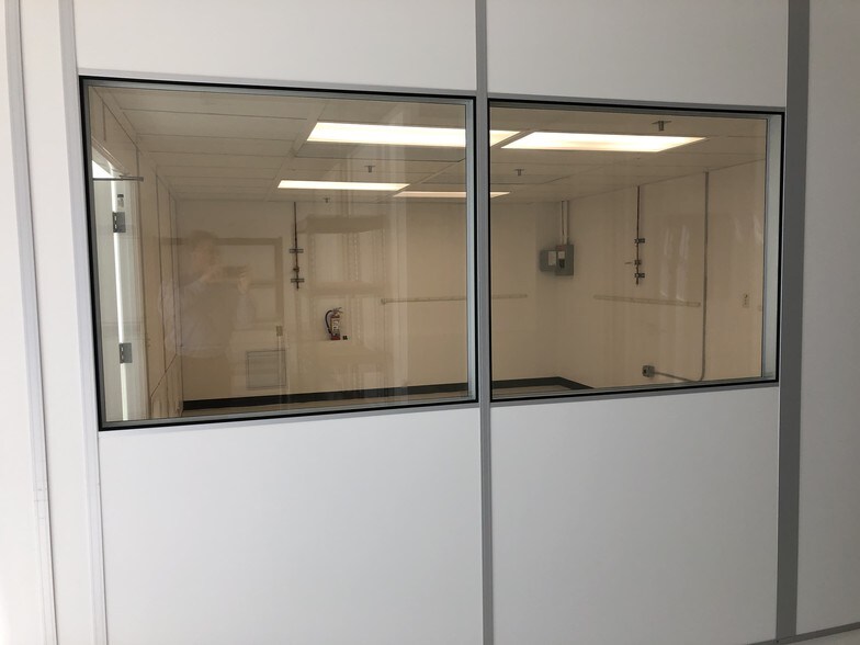 More Photos Of 10451-10455 Roselle St, San Diego Research And Development For Lease