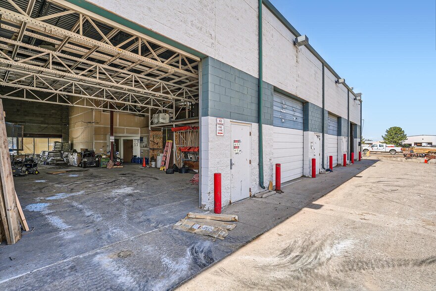 More Photos Of 6849 S Dawson Cir, Englewood Warehouse For Lease