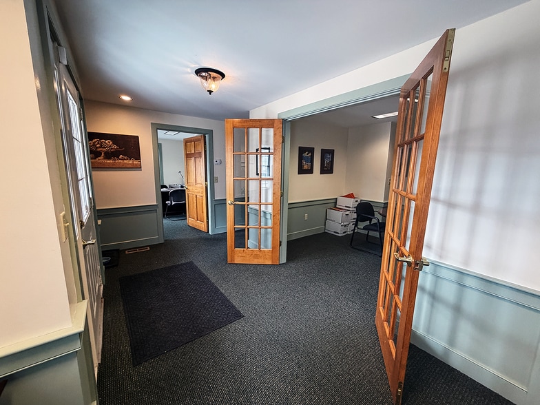 More Photos Of 118 Maplewood Ave, Portsmouth Office For Sale