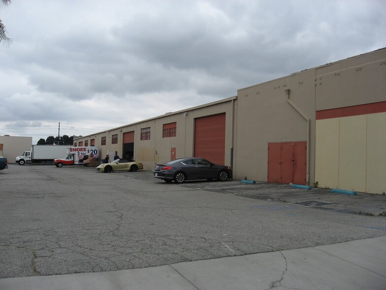 More Photos Of 9132-9150 De Soto Ave, Chatsworth Warehouse For Lease