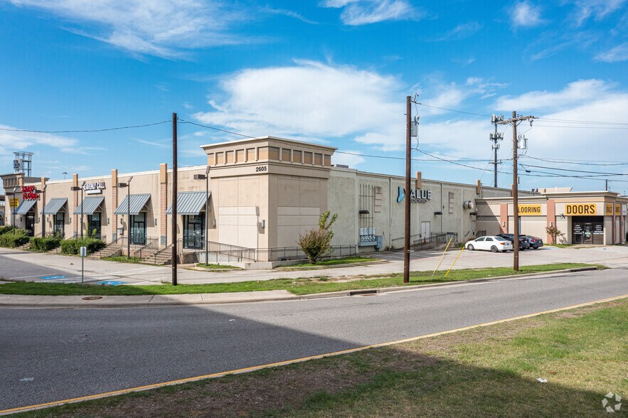 More Photos Of 2605 LBJ Fwy, Dallas Storefront For Sale