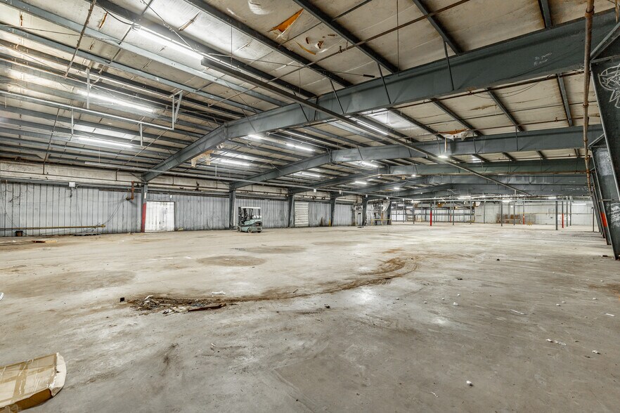 More Photos Of 1318 Underwood St, Dalton Warehouse For Lease