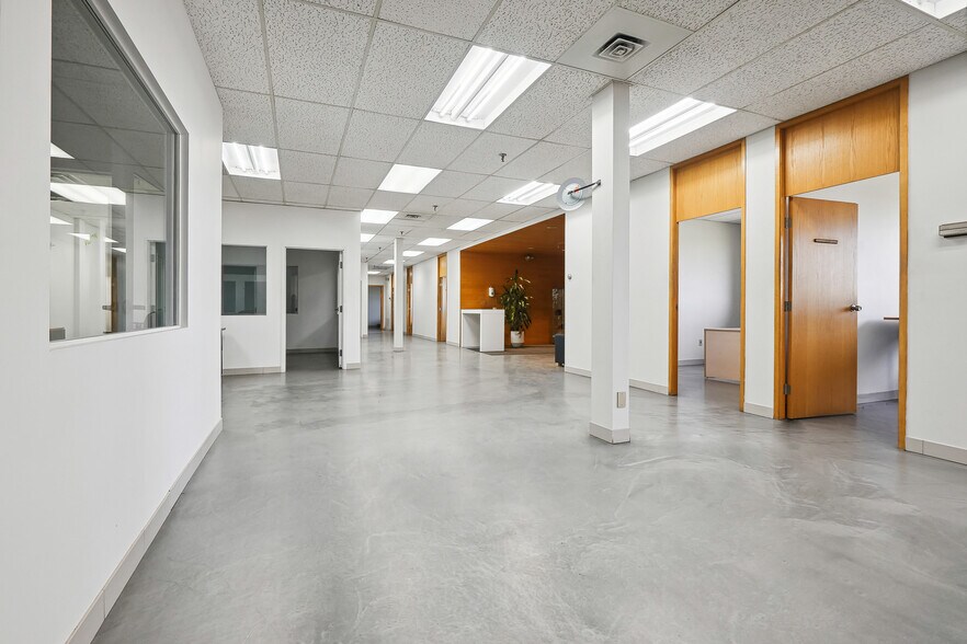 More Photos Of 800 Rue Pierre-Caisse, Saint-jean-sur-richelieu Manufacturing For Lease