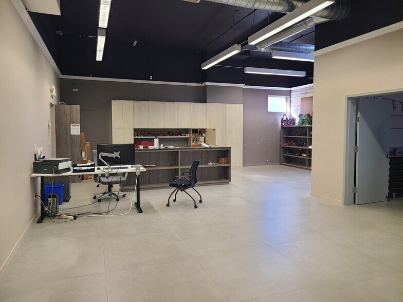 More Photos Of 51 Rushmore St, Westbury Warehouse For Lease