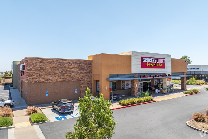 More Photos Of 1145 Renaissance Pky, Rialto Supermarket For Lease