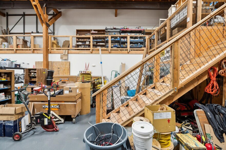 More Photos Of 1000 Calcot Pl, Oakland Warehouse For Lease