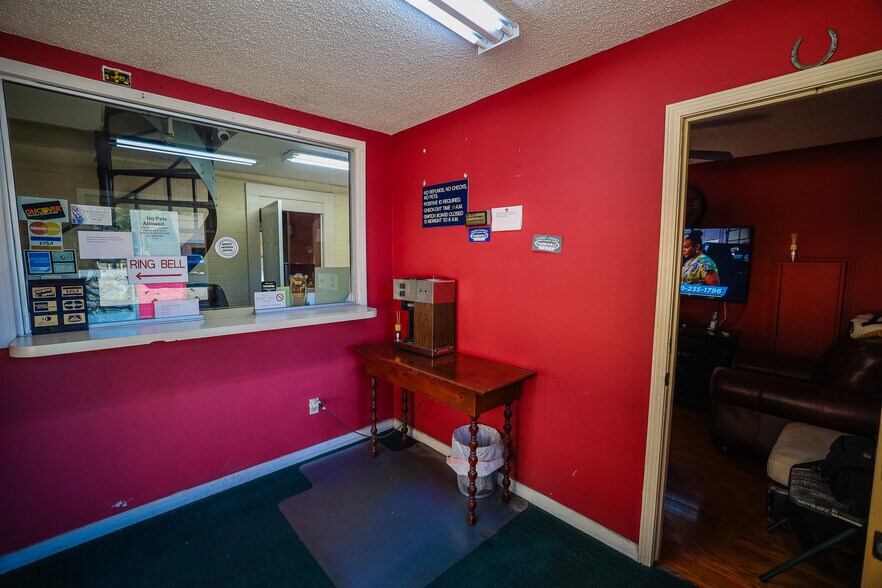 More Photos Of 221 S Preston St, Marksville Hotel For Sale