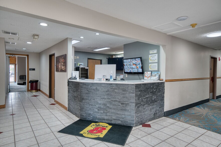More Photos Of 2600 Whitewood Service Rd, Sturgis Hotel For Sale