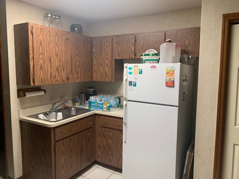 More Photos Of 7516 Ridge Rd, Port Richey Office For Sale