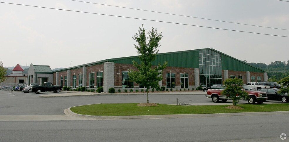 More Photos Of 3260 Morrow Rd, Birmingham Showroom For Lease