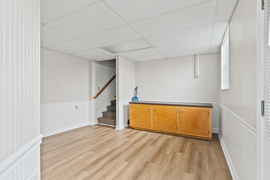 More Photos Of 525 7th St, Altavista Office For Sale