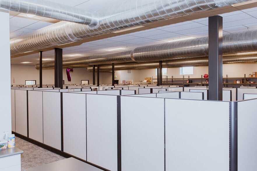 More Photos Of 1374 American Way, Payson Showroom For Sale