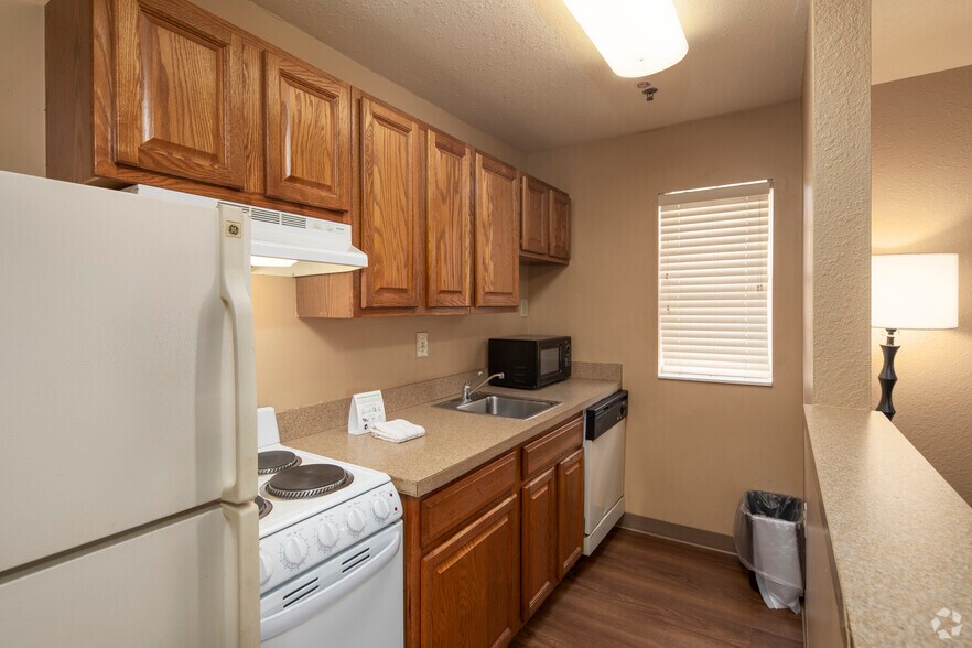More Photos Of 572 E Beasley Rd, Jackson Hotel For Sale