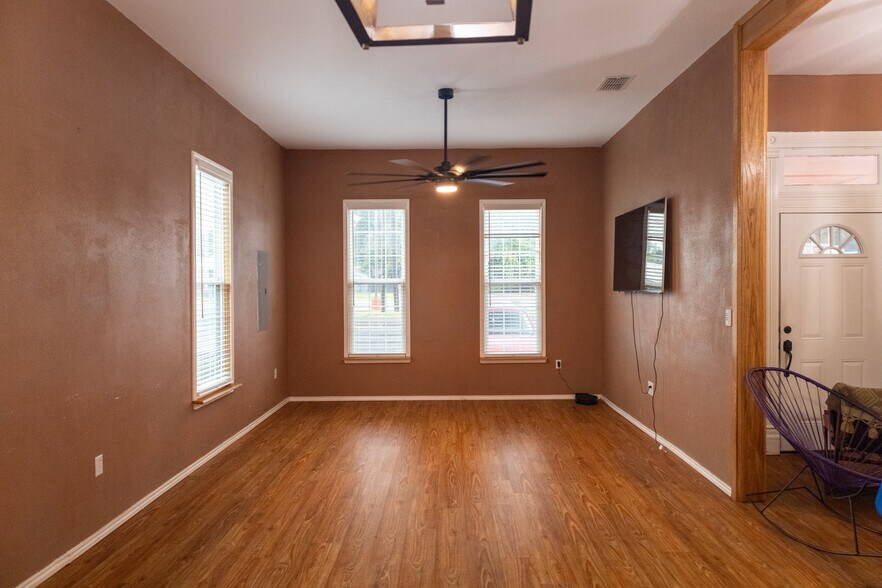 More Photos Of 416 W Palestine Ave, Palestine Office Residential For Sale