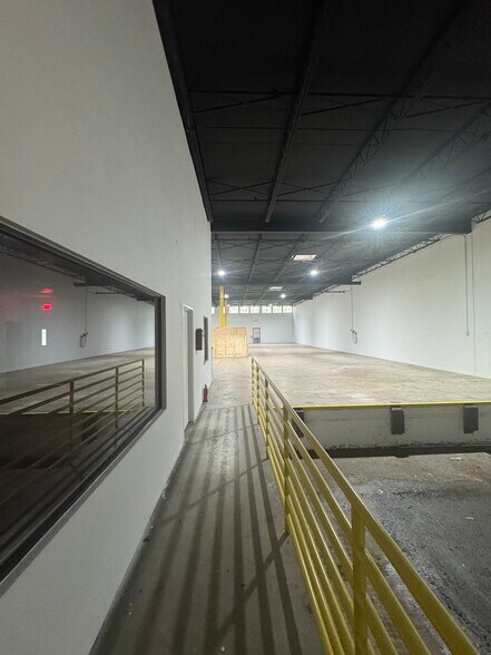 More Photos Of 16401-16413 NW 8th Ave, Miami Distribution For Lease