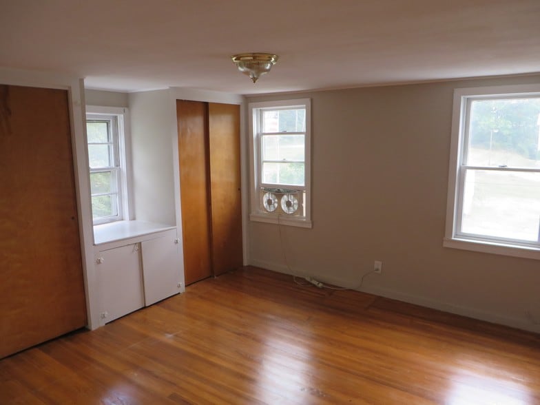 More Photos Of 692 South St, Highland Apartments For Sale