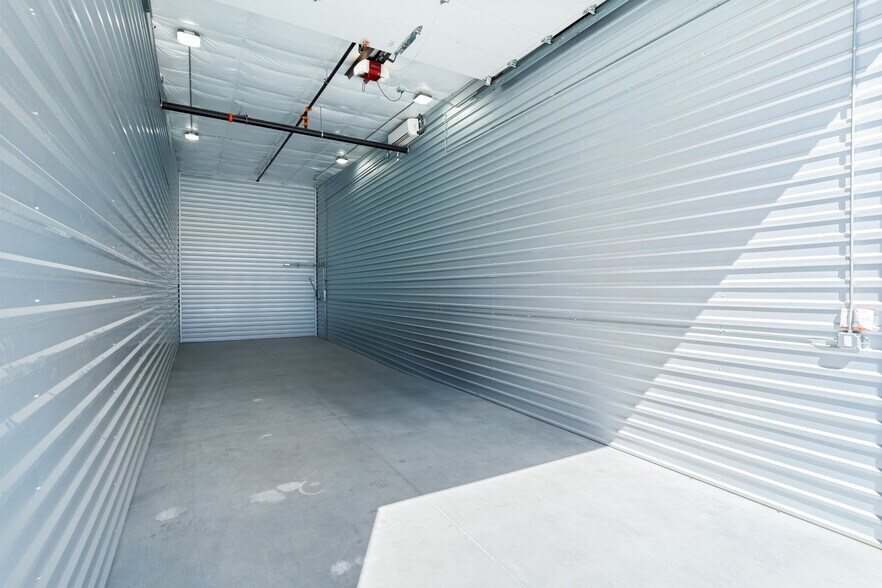 More Photos Of 49751 Oates Ln, Coachella Parking Garage For Sale