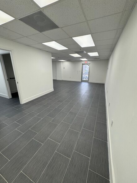 More Photos Of 9302-9398 NW 101st St, Medley Warehouse For Lease