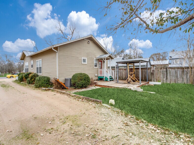 More Photos Of 118 N Plant Ave, Boerne Medical For Lease