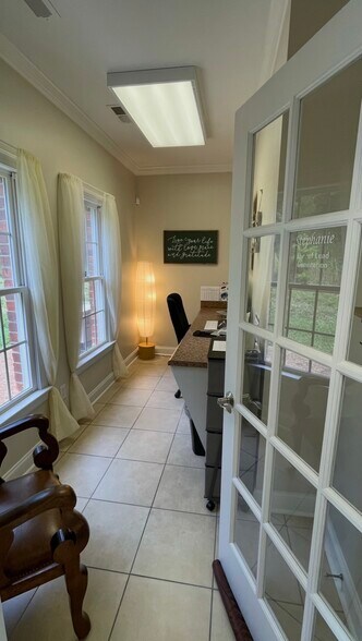 More Photos Of 303 Burwood Dr, Winston-Salem Flex For Lease