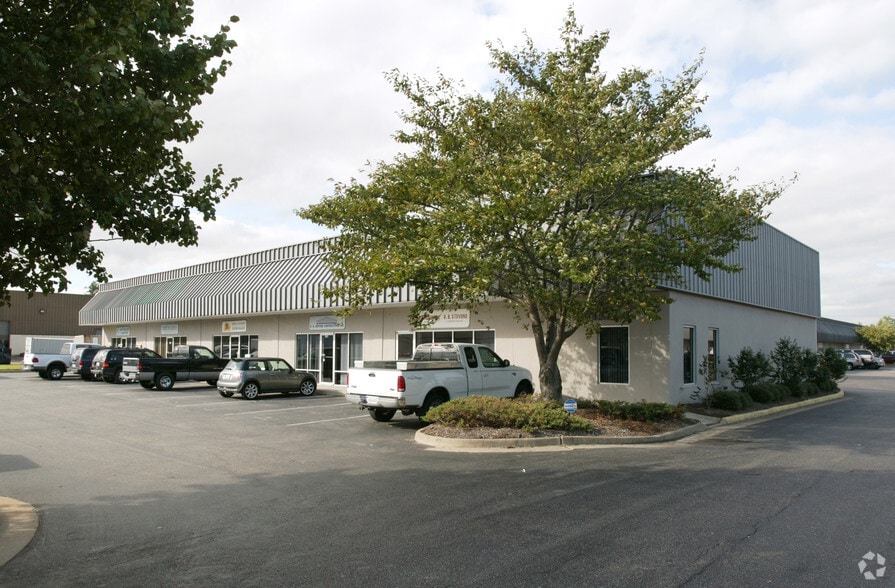 More Photos Of 1222 Executive Blvd, Chesapeake Showroom For Lease