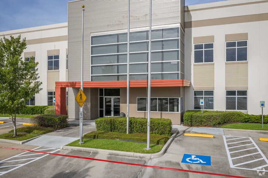 More Photos Of 15600 Morales Rd, Houston Distribution For Lease