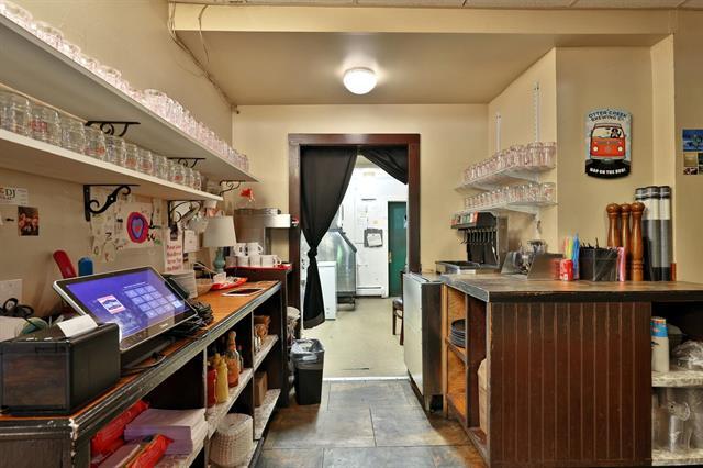 More Photos Of 20 Public Way, Quechee Restaurant For Sale