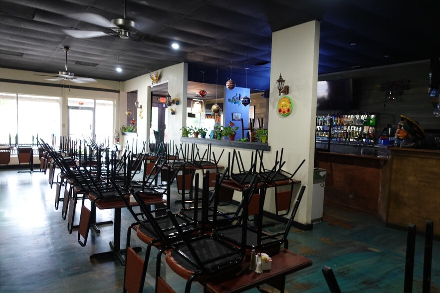 More Photos Of 119-121 E 3rd St, Taylor Freestanding For Sale