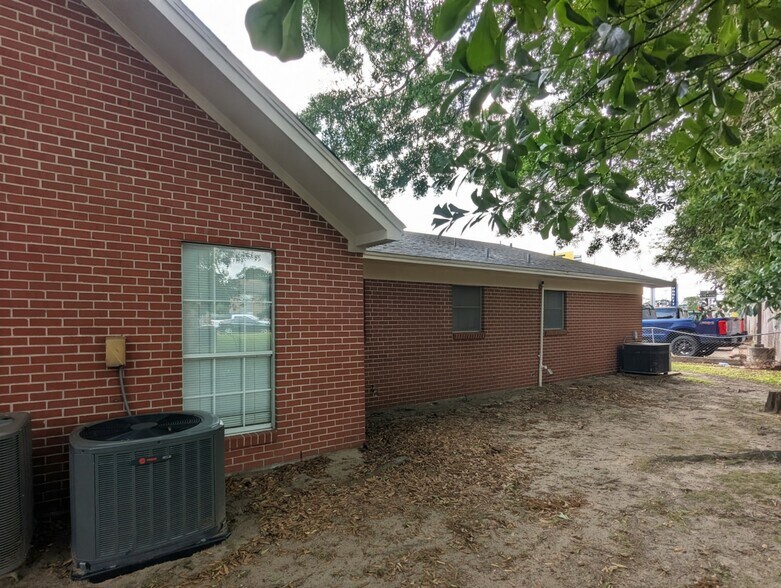 More Photos Of 3635 Eastex Fwy, Beaumont Office For Sale