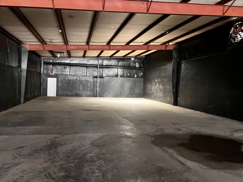 More Photos Of 614 S Grove St, Hendersonville Industrial For Sale