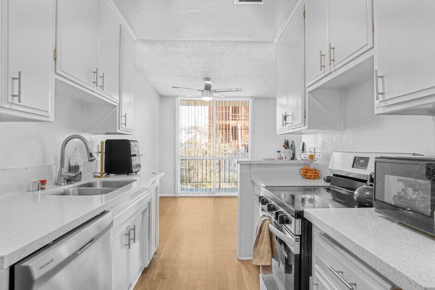 More Photos Of 8011 Romaine St, Los Angeles Apartments For Sale