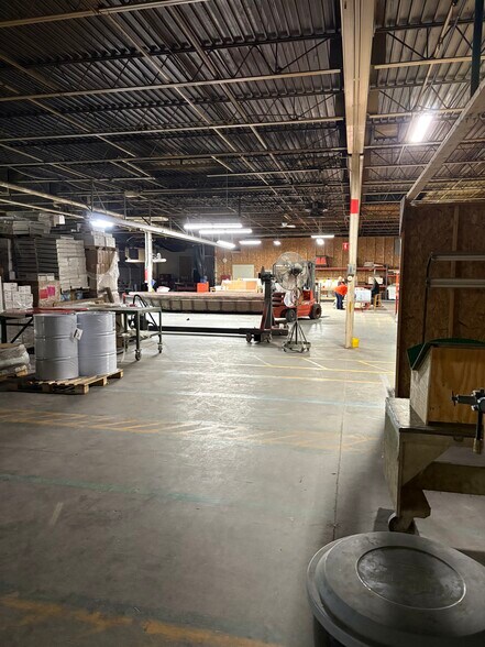 More Photos Of 1912 Columbus St, Two Rivers Manufacturing For Sale