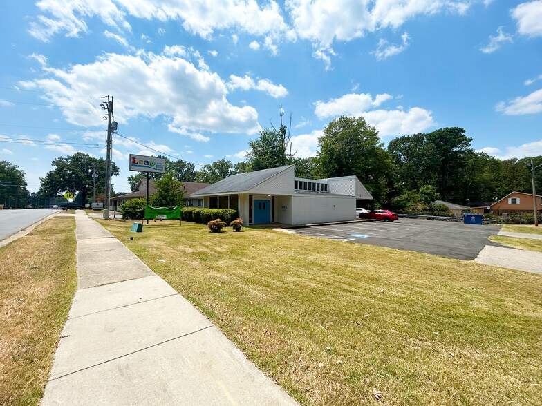 More Photos Of 9100 Geyer Springs Rd, Little Rock Office For Sale