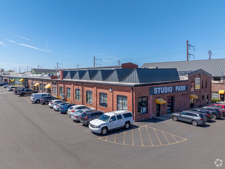 More Photos Of 1800 E State St, Hamilton Showroom For Lease