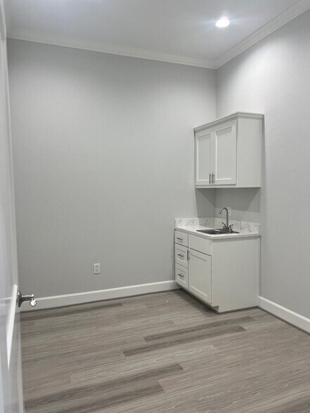 More Photos Of 1215 E Ownsby Pky, Celina Office For Sale