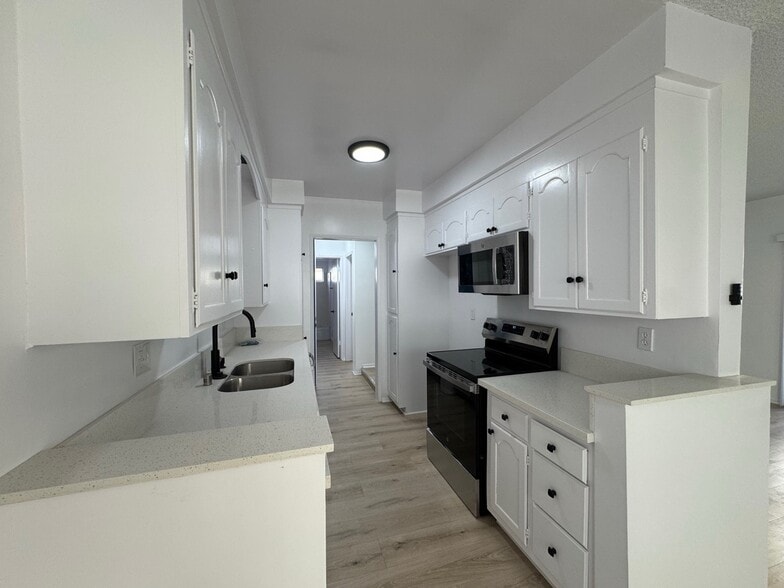 More Photos Of 11964 Kiowa Ave, Los Angeles Apartments For Sale