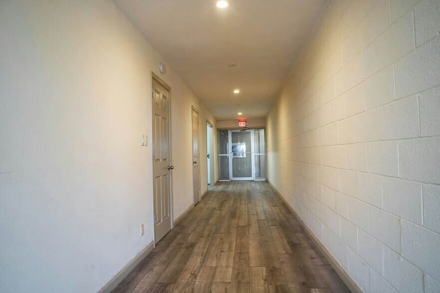 More Photos Of 201 Continental Dr, Junction City Hotel For Sale