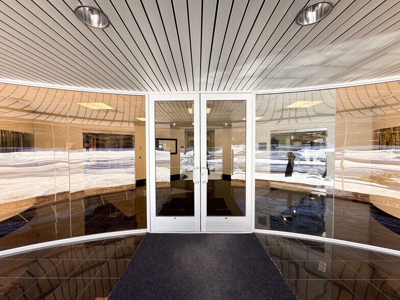 More Photos Of 624 Hebron Ave, Glastonbury Freestanding For Lease